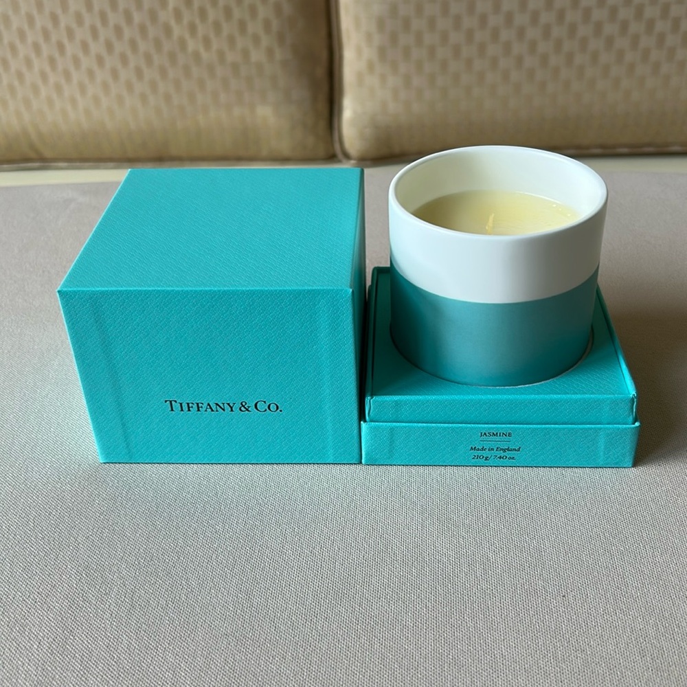 Tiffany & Co. Blue and White Candle in Jasmine - Picture 2 of 8